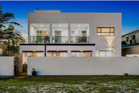 Adelaide Ocean View Escape - absolute beachfront location