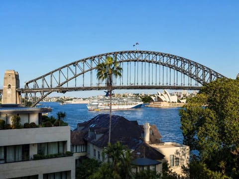 Stunning views of Sydney Harbour Bridge and Opera House 