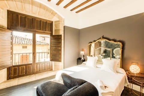 Exclusive Double Room (Bath) | Down comforters, pillowtop beds, minibar, individually decorated