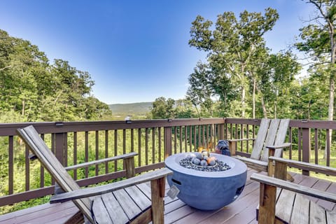 Front Royal Vacation Rental | 3BR | 3BA | 1,600 Sq Ft