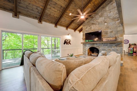 Deep Gap Vacation Rental | 5BR | 3BA | 3,500 Sq Ft | Step-Free Entry