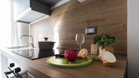Apartment (2 Bedrooms) | Private kitchen | Microwave, oven, stovetop, electric kettle