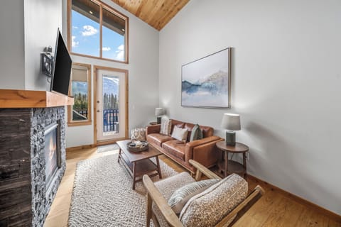 Living Room w/ Mountain Views!