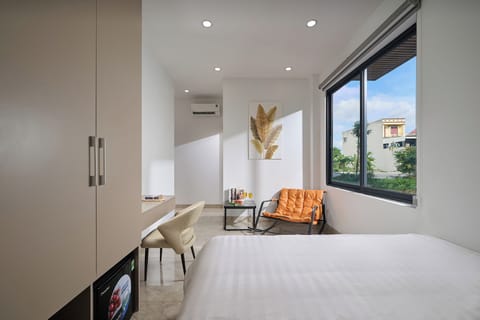 Minibar, desk, laptop workspace, soundproofing