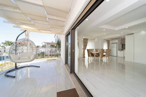 Villa, 3 Bedrooms, Accessible, Smoking | Dining