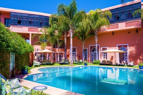 Outdoor pool, pool umbrellas, sun loungers