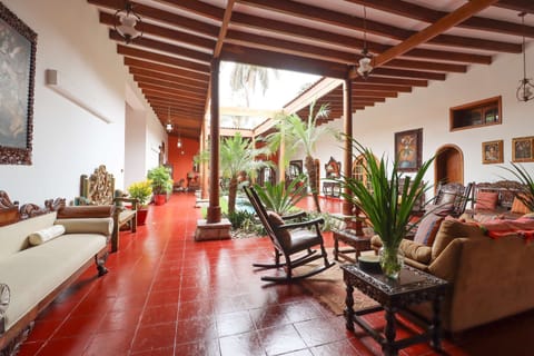 House | 12 bedrooms, high-speed internet