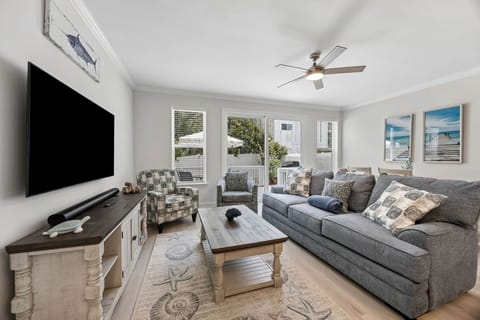 3462 1st Ave - Living Area 1