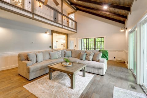 House (5 Bedrooms) | Interior