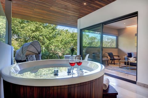 En el sitio,Area de estar,Área para café / té,Área y comodidades,Detalle decorativo,Hidromasaje/jacuzzi,Ubicación,Vista (de la propiedad / habitación)