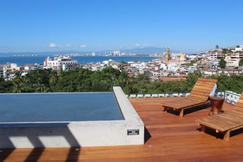 En el sitio,Alrededores,Area de estar,Área para café / té,Área y comodidades,Fachada / Terraza,Hora del día,Pátio,Piscina,Punto de referencia cerca,Ubicación,Vista (de la propiedad / habitación),Vista de la ciudad,Vista del punto de referencia,Vista