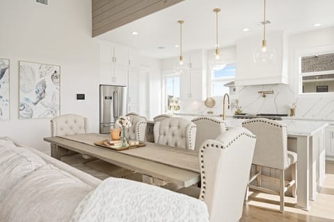 House, 4 Bedrooms | Dining