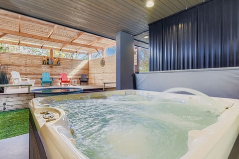 Main House Hot Tub
