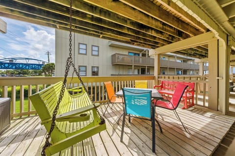 Welcome to Gulf Village 101! Plenty of seating on the large deck