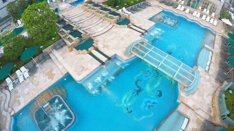 Indoor pool, outdoor pool