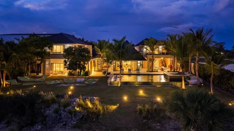 Cayuco 12 - Luxury Villa w/ Pool, Jacuzzi, Mini Golf, Staff & Golf Cart