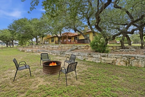 Backyard | Fire Pit | Seating Area