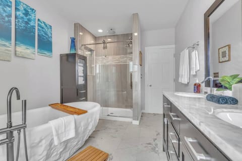 One of the home's most distinctive features is the main floor bathroom, designed by a Kohler bathing engineer and centered around an extraordinary Landshapes soaking tub created by renowned artist and designer Daniel Arsham.