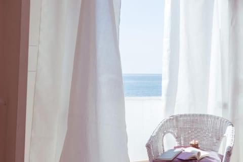 Deluxe Double Room, Sea View | Interior