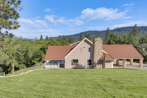 Oakhurst Vacation Rental | 4BR | 3BA | 3,000 Sq Ft