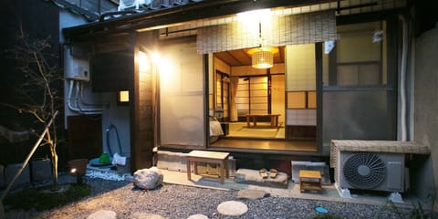 hana kyoto machiya town house | In-room safe, individually decorated, free WiFi, bed sheets