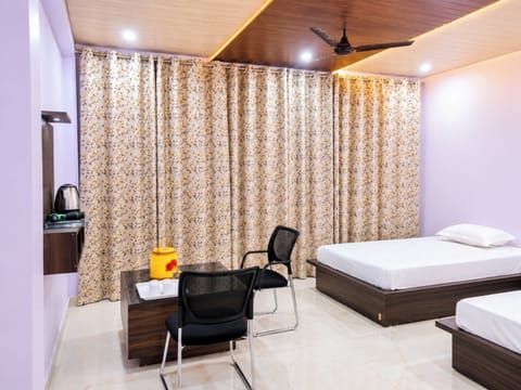 Deluxe Triple Room | Hypo-allergenic bedding, desk, soundproofing, free WiFi