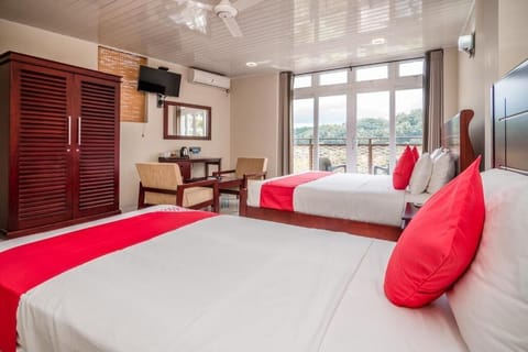 Deluxe Double Room, Balcony, Mountain View | Laptop workspace, soundproofing