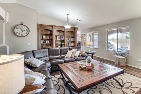 House (5 Bedrooms) | Interior