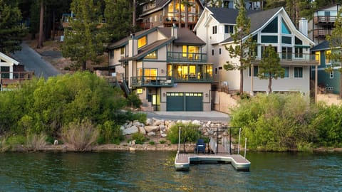 Lakefront Home - Lakefront Home in boulder bay with deep water