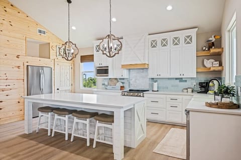 House, 3 Bedrooms | Private kitchen | Fridge, coffee/tea maker