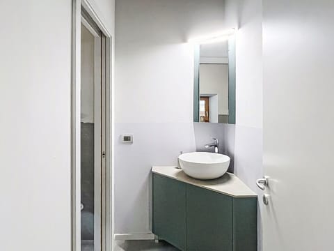 Wall, Interior Design, Flooring, Floor, Plumbing Fixture, Ceiling, Lighting, Bathroom, Tap, Sink