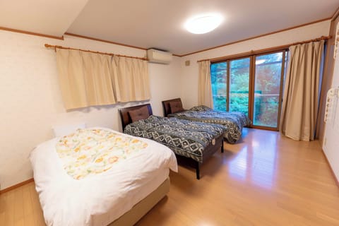 Deluxe Cottage, Lanai, Mountain View | WiFi (free), bed sheets