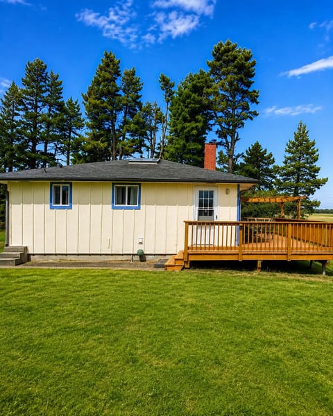 Charming Coastal Retreat with Spacious Outdoor Living