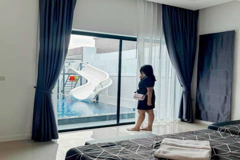 Family Three-bedroom pool Villa | Minibar, free WiFi, bed sheets