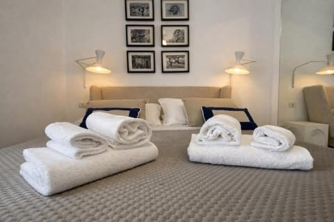 Double Room, Balcony, City View | Soundproofing, iron/ironing board, free WiFi