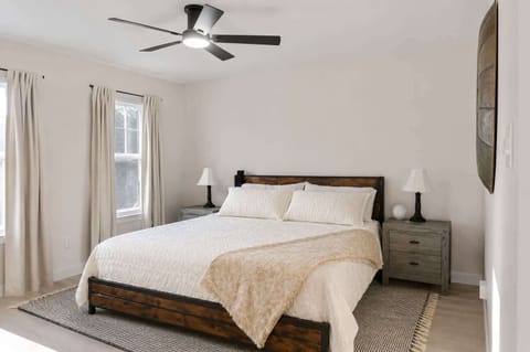 Welcoming to our newly remodeled & charming 2 story 1/1 in Montrose. This home is a great hub to explore the local area. Park your car & walk to amazing cafes, awesome eateries, & exhilarating nightlife. 