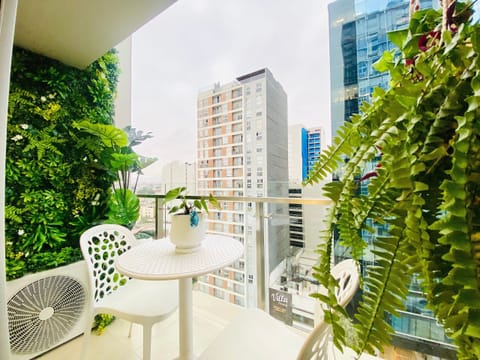 Basic Apartment | Outdoor dining