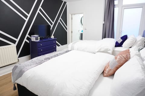 1 bedroom, WiFi (free), bed sheets