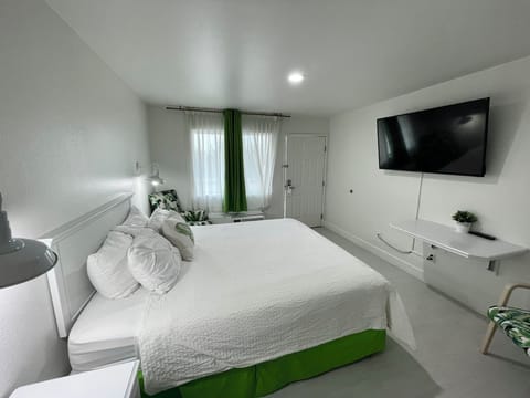 Family Single Room | Premium bedding, desk, laptop workspace, iron/ironing board