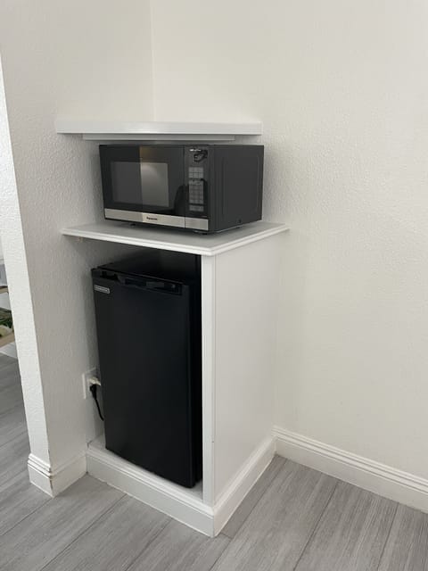 Family Single Room | In-room dining