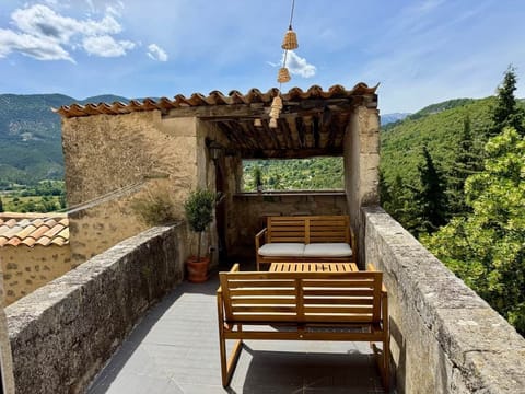 Private terrace with panoramic valley views. Enjoy afternoon and evening sun, comfortable seating, and a sheltered covered area. The perfect place for breakfast, an apéritif, or watching the magnificent Provençal sunsets.
