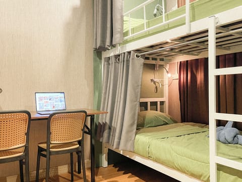 Classic Shared Dormitory | Laptop workspace, free WiFi