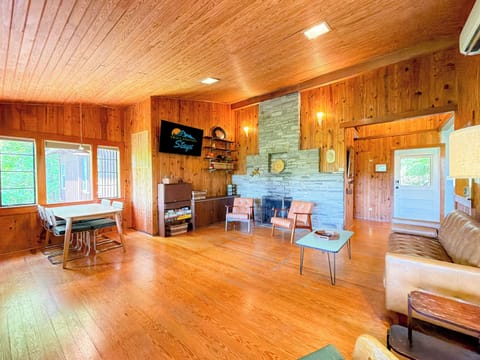 Spacious living and dining area