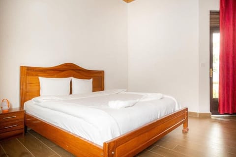 Bungalow, Balcony, Garden View | In-room safe, soundproofing, iron/ironing board, bed sheets