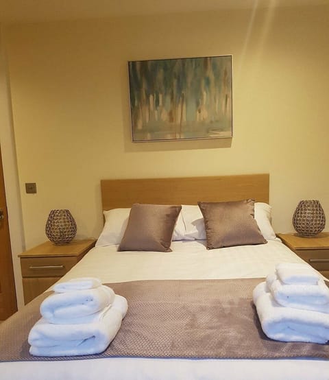 In-room safe, soundproofing, iron/ironing board, free WiFi