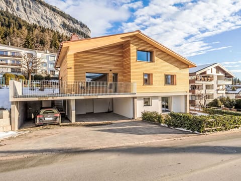 Window, Architecture, Residential Area, House, Home, Roof, Cottage, Driveway, Suburb, Mid-Size Car