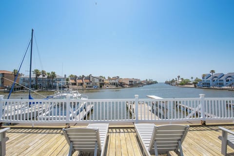 Condo (0 Bedroom) | Property amenity