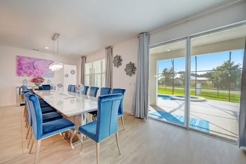 Dining area image 1
