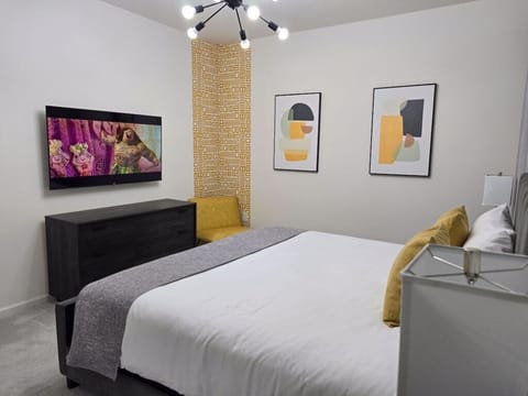 Bedroom 7 image 1