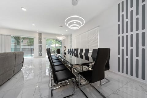 Dining area image 1
